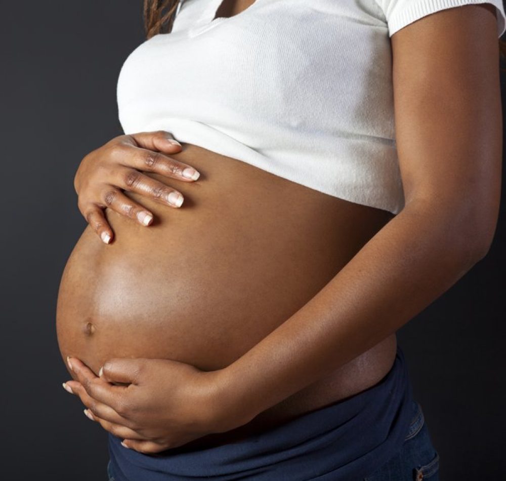 femme-enceinte-noire
